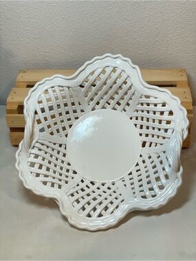 Savoir Vivre White Ceramic Lattice Serving Bowl w Handles | VTG | MCM | EUC